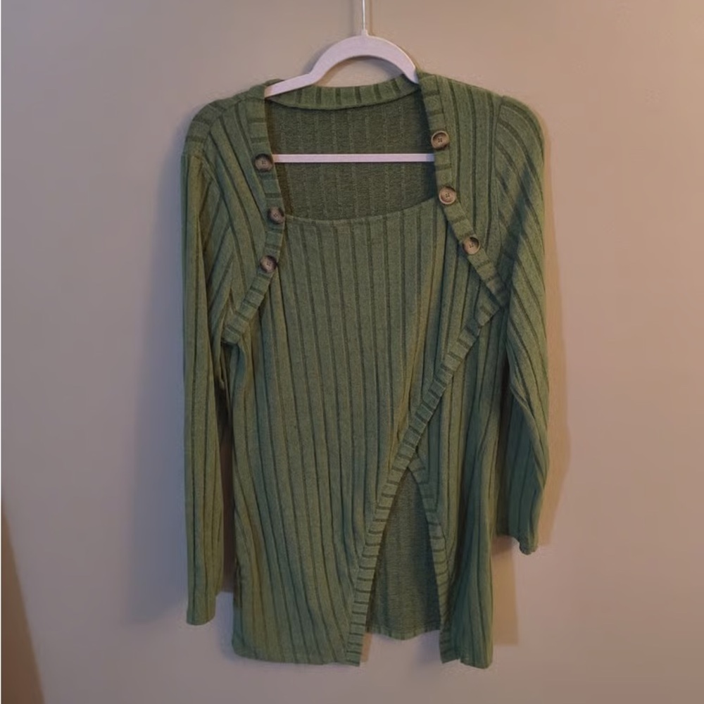 Elegant Green Buttoned Women's Cardigan